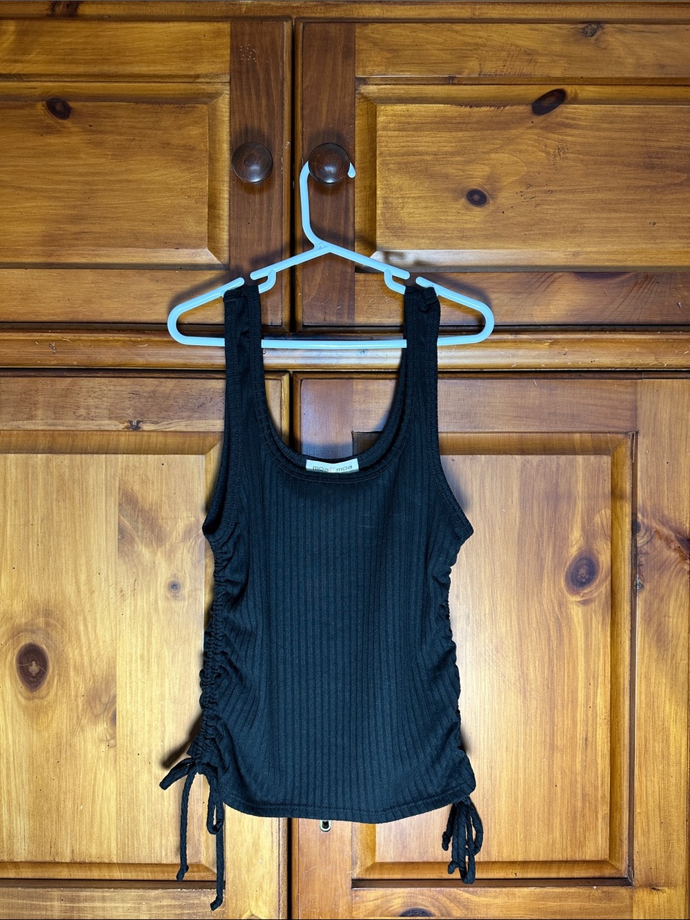 moa moa Women’s Black Ruched Side Cropped Tank Top